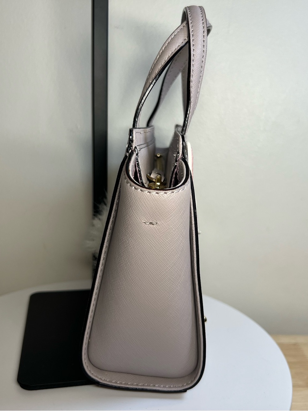 the Kate Spade New York Hop to It Bunny Rabbit Mini Hayden Crossbody Like New - Picture 4 of 7